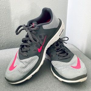 Nike running grey and pink shoe